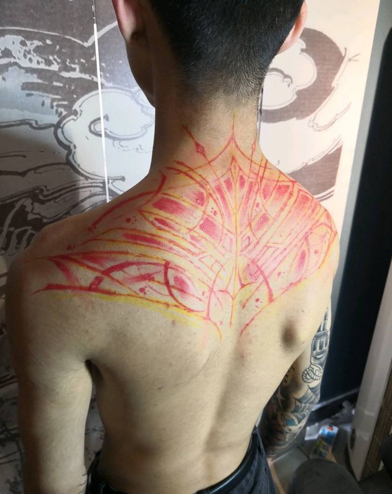 纪念一个说唱歌手纹身图片_肩部背部花体字纹身图案