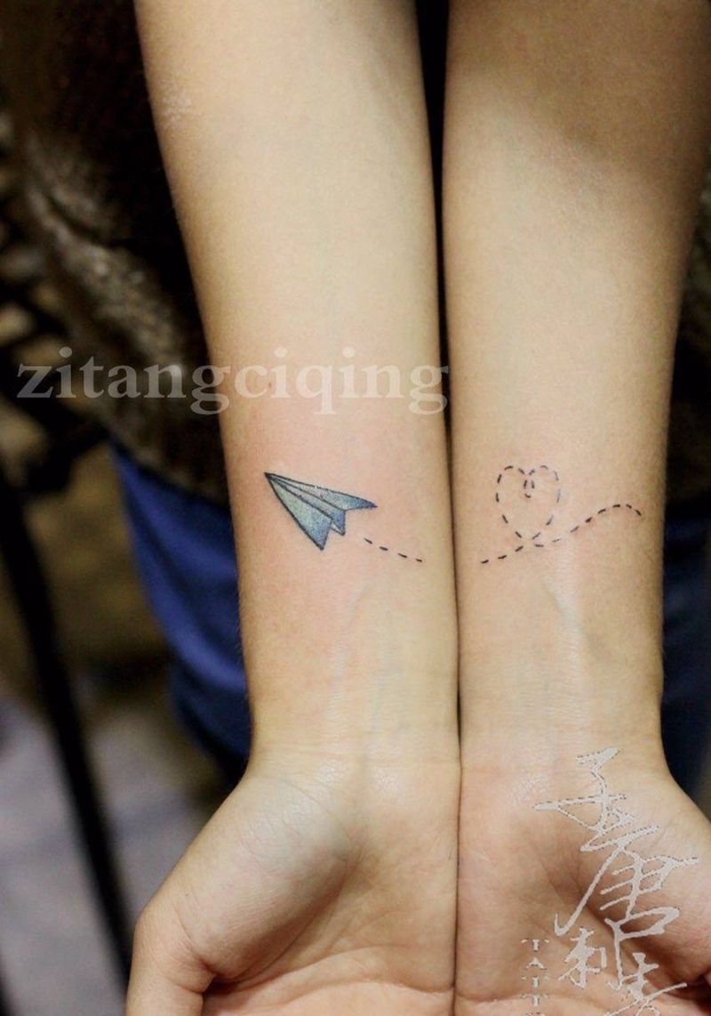 来一组小清新纹身图片_成品手臂手部腿部传统清新写实植物静物情侣纹身图案