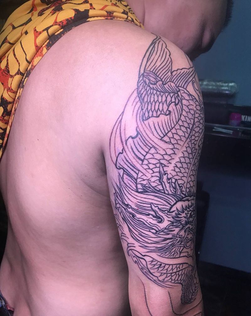 大臂龙鱼纹身图片