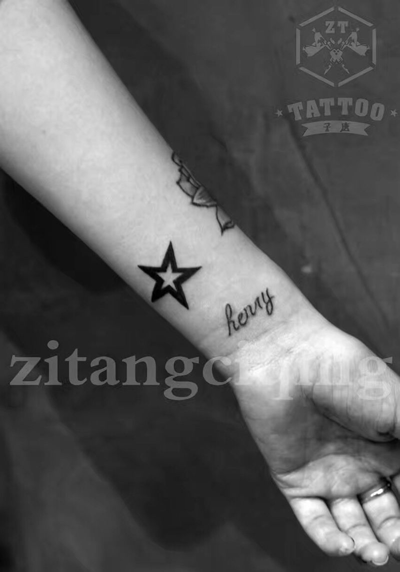 手腕手臂小小的纹身图片_成品手部手臂清新字符纹身图案