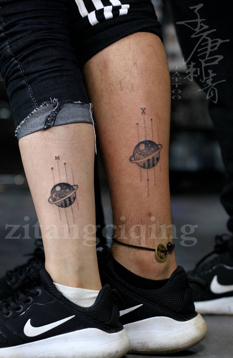 情侣纹身图片_成品腿部欧美清新几何字符静物情侣纹身图案