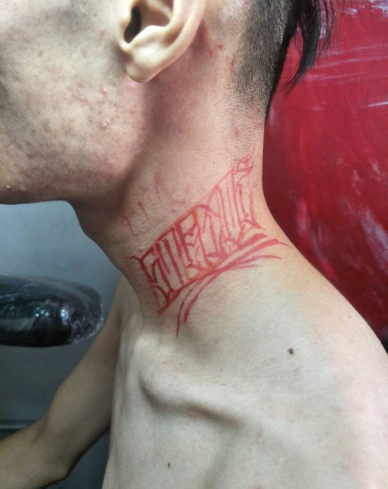 哈雷骑士道纹身图片_颈部花体字纹身图案