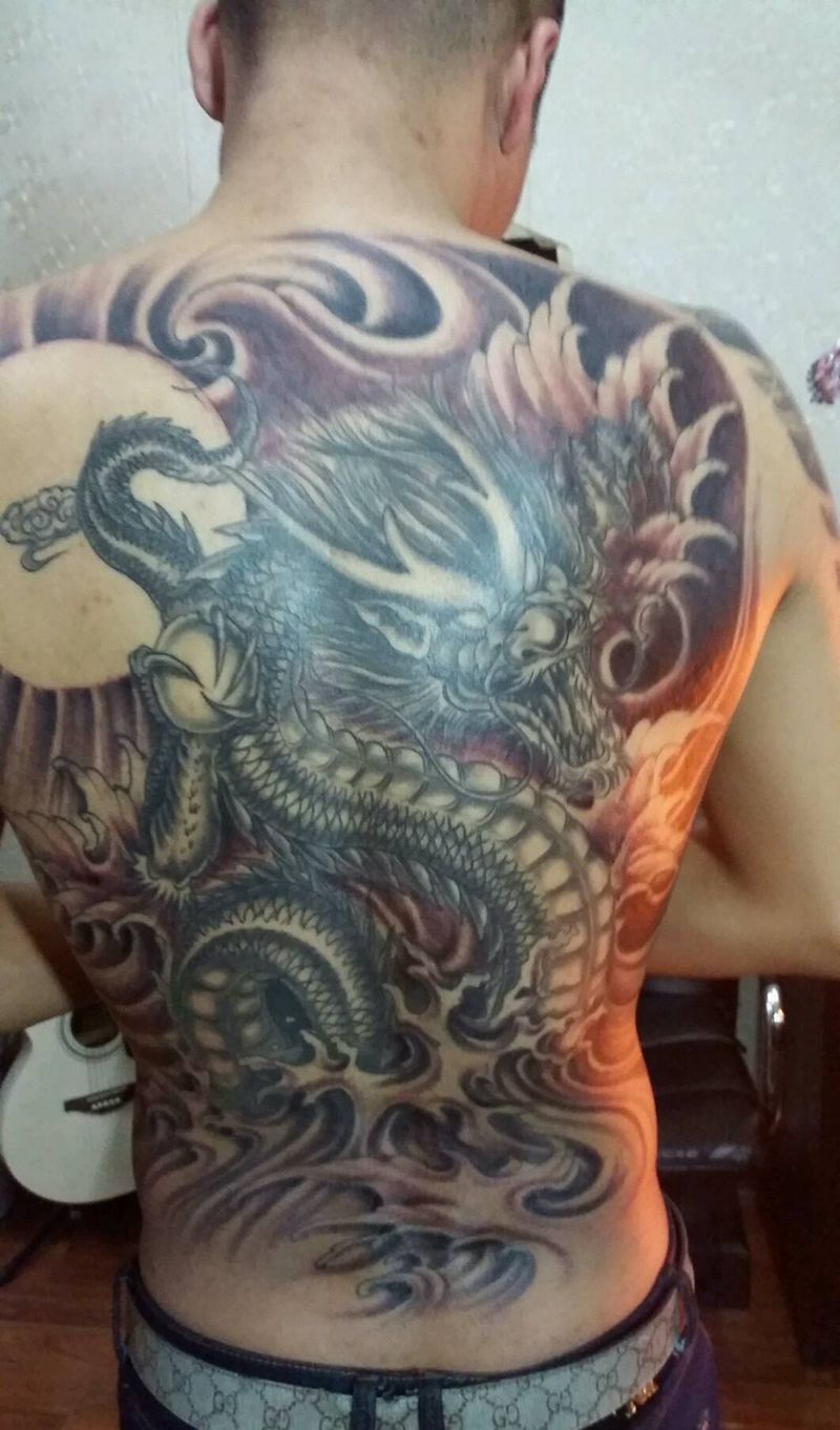 龙大背纹身图片