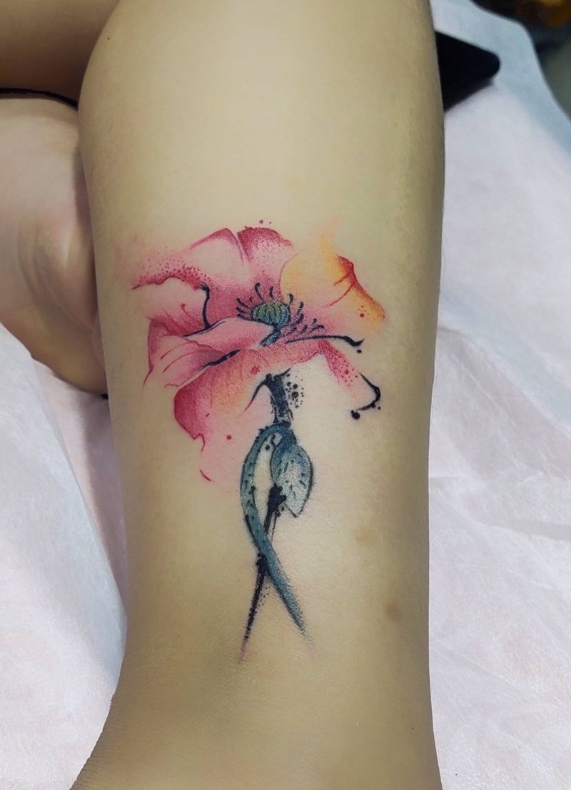 罂粟花纹身图片_脚部腿部水彩纹身图案