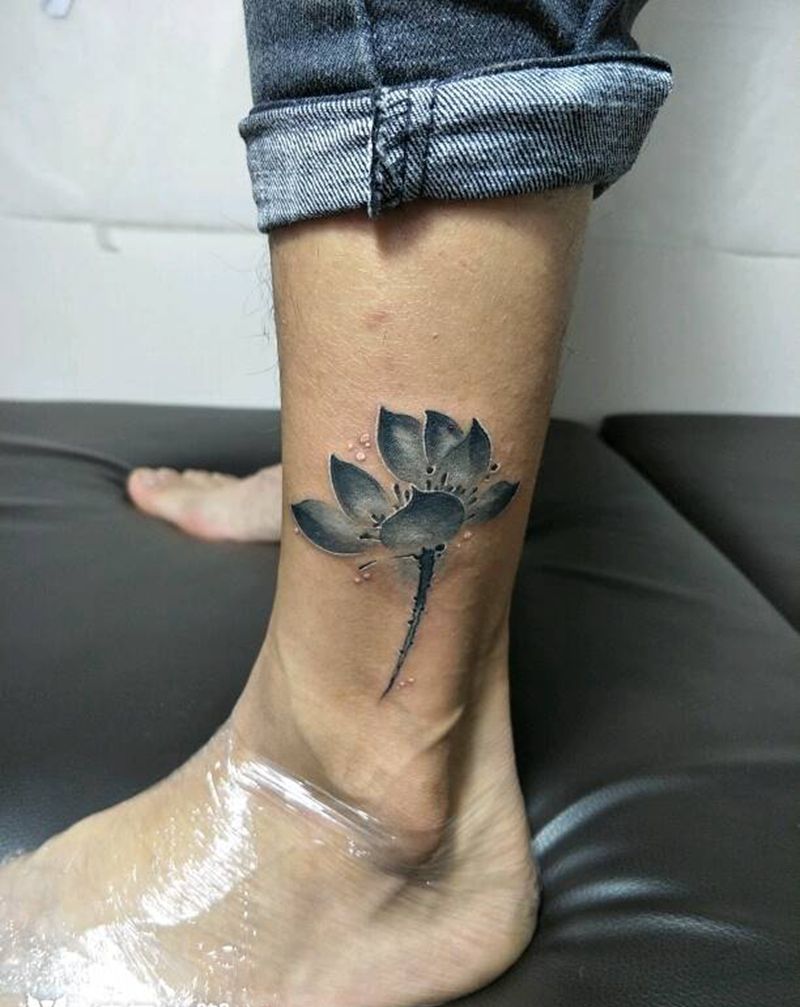 荷2纹身图片_腿部传统植物成品纹身图案