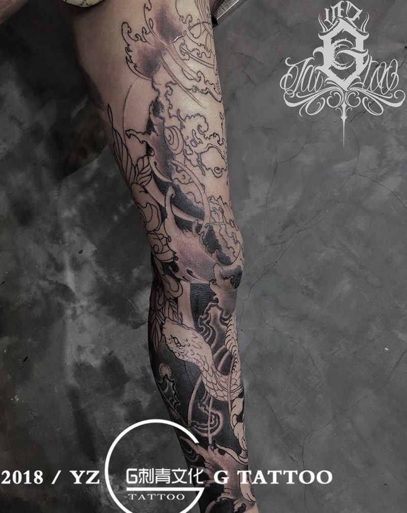 传统 嘎巴拉 菊花蛇 腿纹身图片