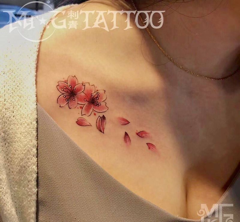 樱花纹身图片_清新肩部成品植物纹身图案