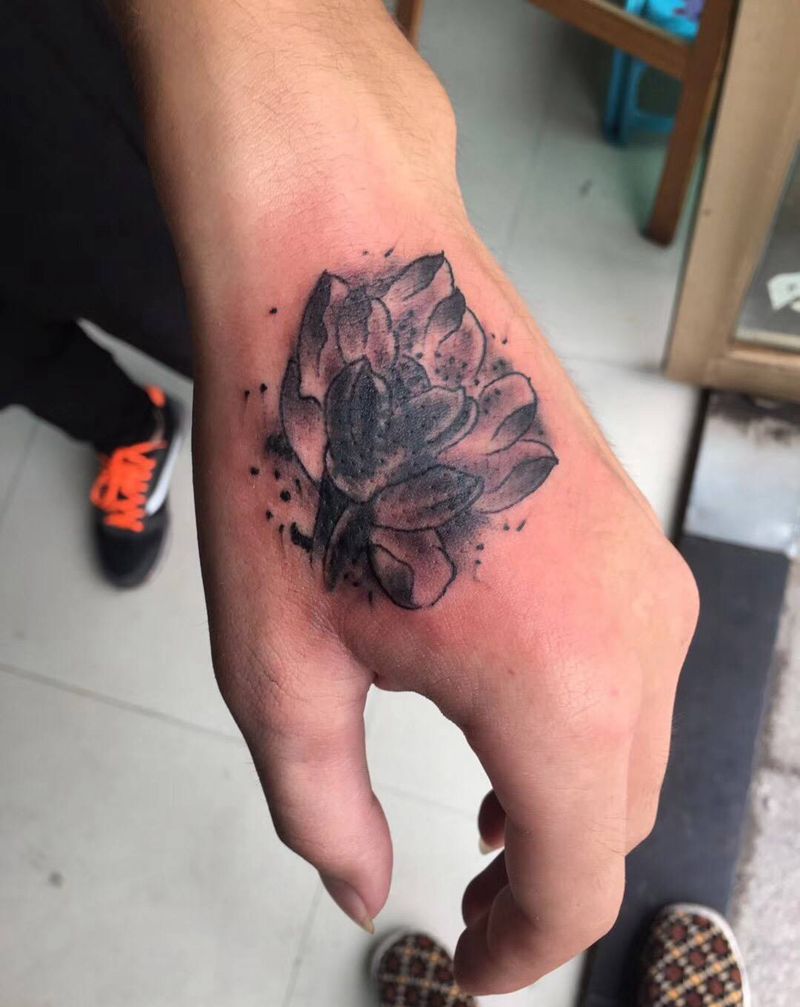 遮盖纹身图片_成品手部传统植物原创纹身图案