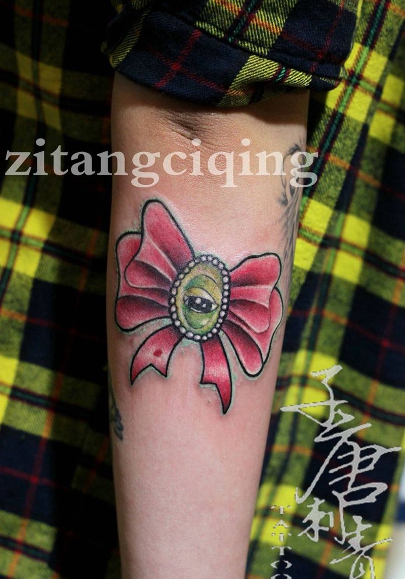 拼花臂的路上狂奔纹身图片_成品手臂欧美静物纹身图案