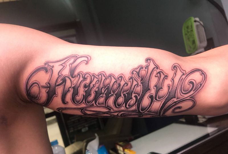 花体字家庭纹身图片