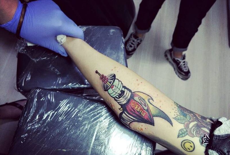 外星人激光枪！纹身图片_手臂欧美静物鬼神成品纹身图案