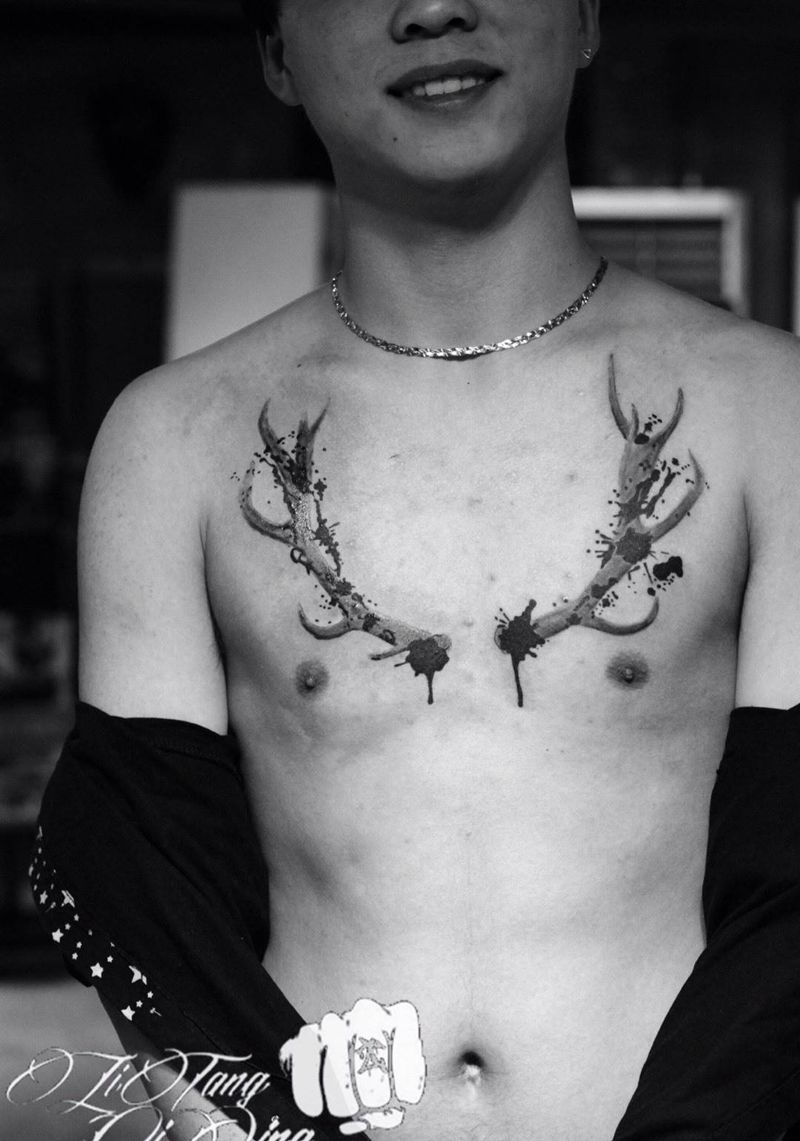 泼墨鹿角纹身图片