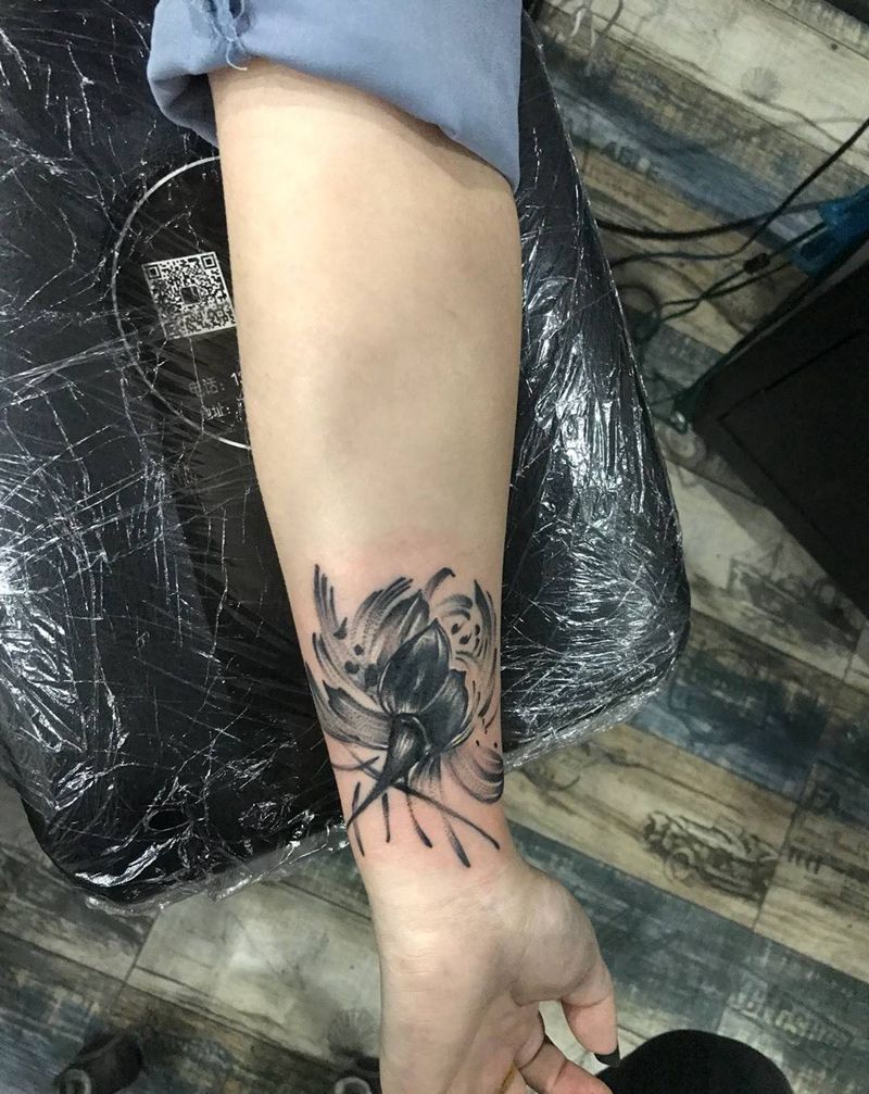 荷花泼墨遮盖纹身图片