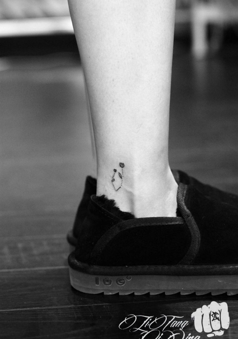 小清新和大长腿你爱哪个?纹身图片_成品脚部清新几何植物静物纹身图案