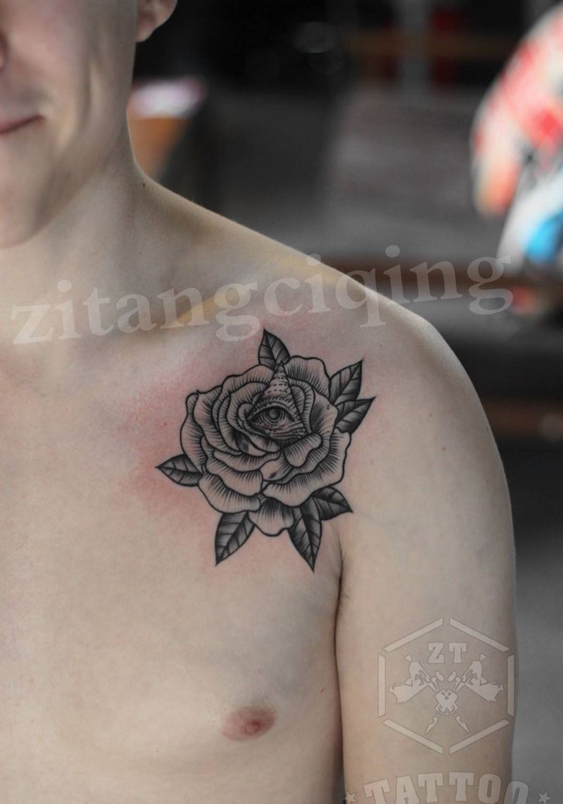 歪果仁的眼纹身图片_成品肩部欧美植物静物纹身图案