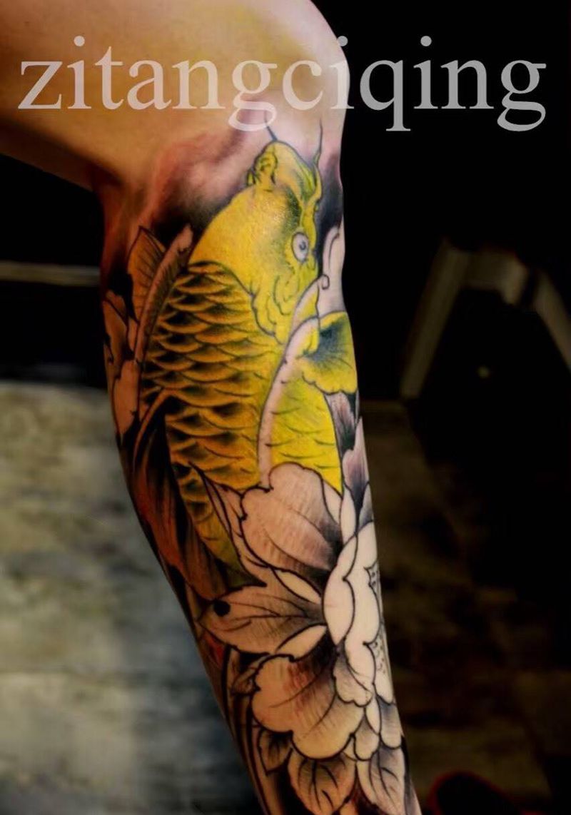 小鱼一条纹身图片_成品腿部传统动物静物纹身图案