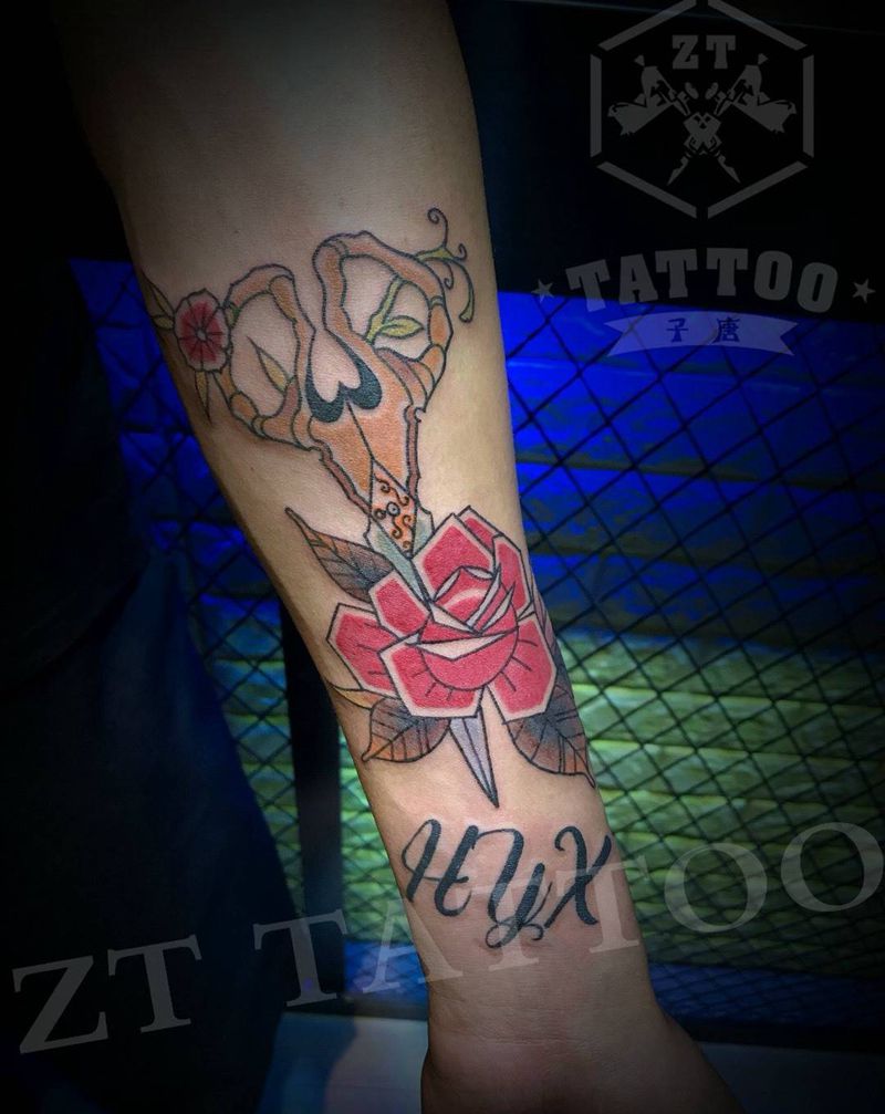 剪刀玫瑰纹身图片_成品手臂欧美原创静物植物纹身图案