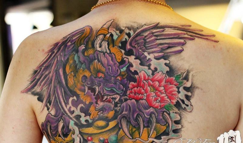 给自己加点色彩纹身图片_成品背部传统动物鬼神静物纹身图案