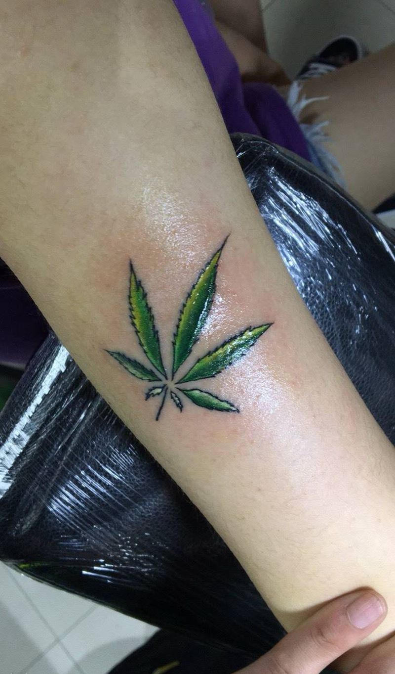 麻叶遮盖伤疤纹身图片