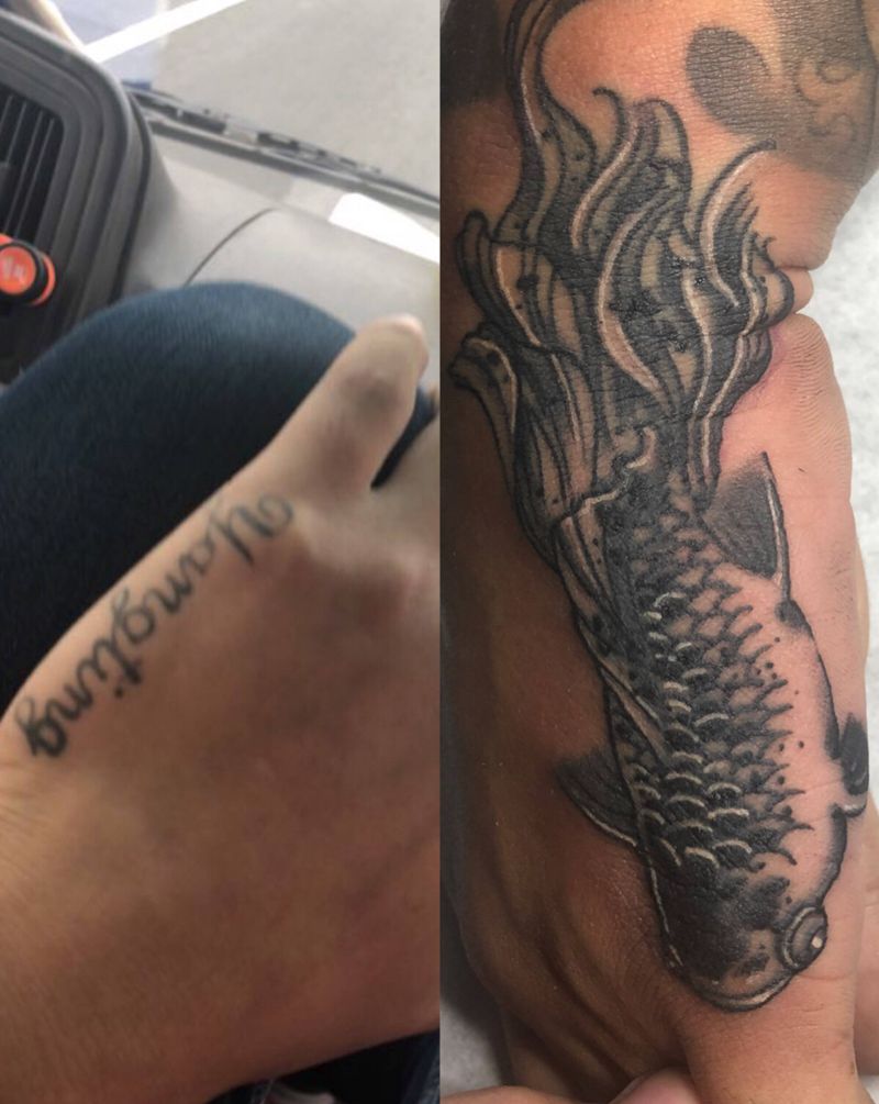 原创遮盖金鱼纹身图片_手部新传统金鱼纹身图案