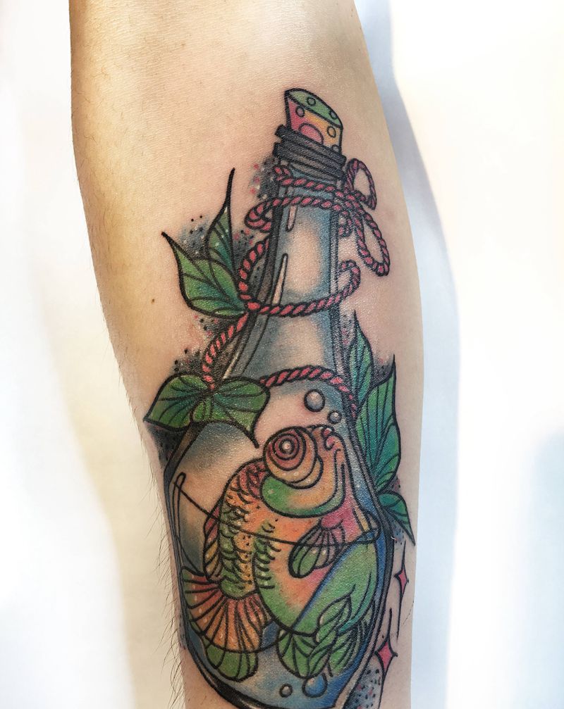 瓶子纹身图片_手臂Old School纹身图案