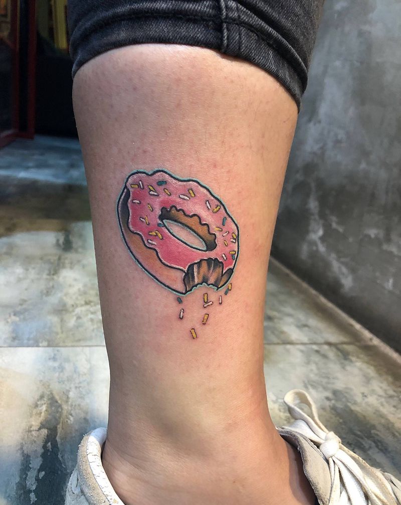 甜甜圈纹身图片_腿部New School纹身图案