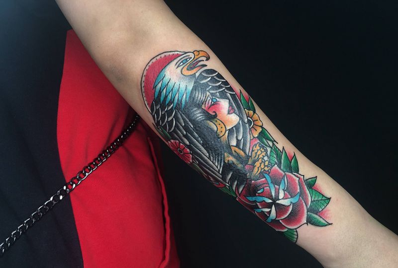 鹰纹身图片_手臂Old School纹身图案