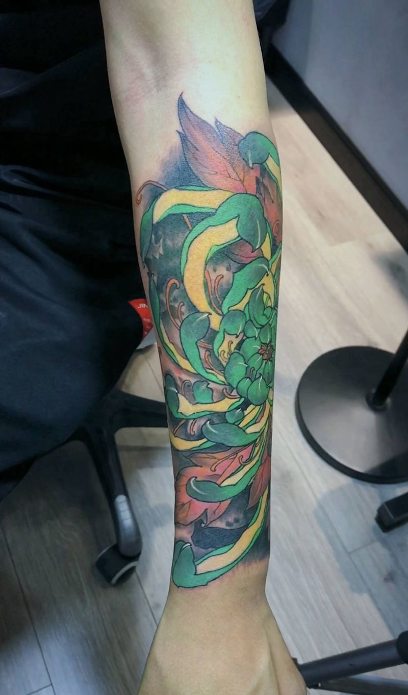 菊纹身图片_手臂新传统纹身图案