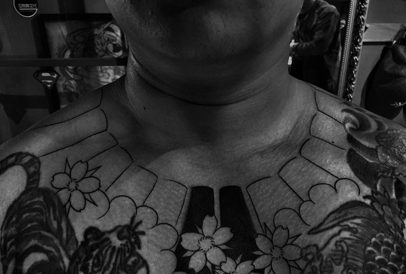 老传统进行纹身图片_颈部背部老传统纹身图案