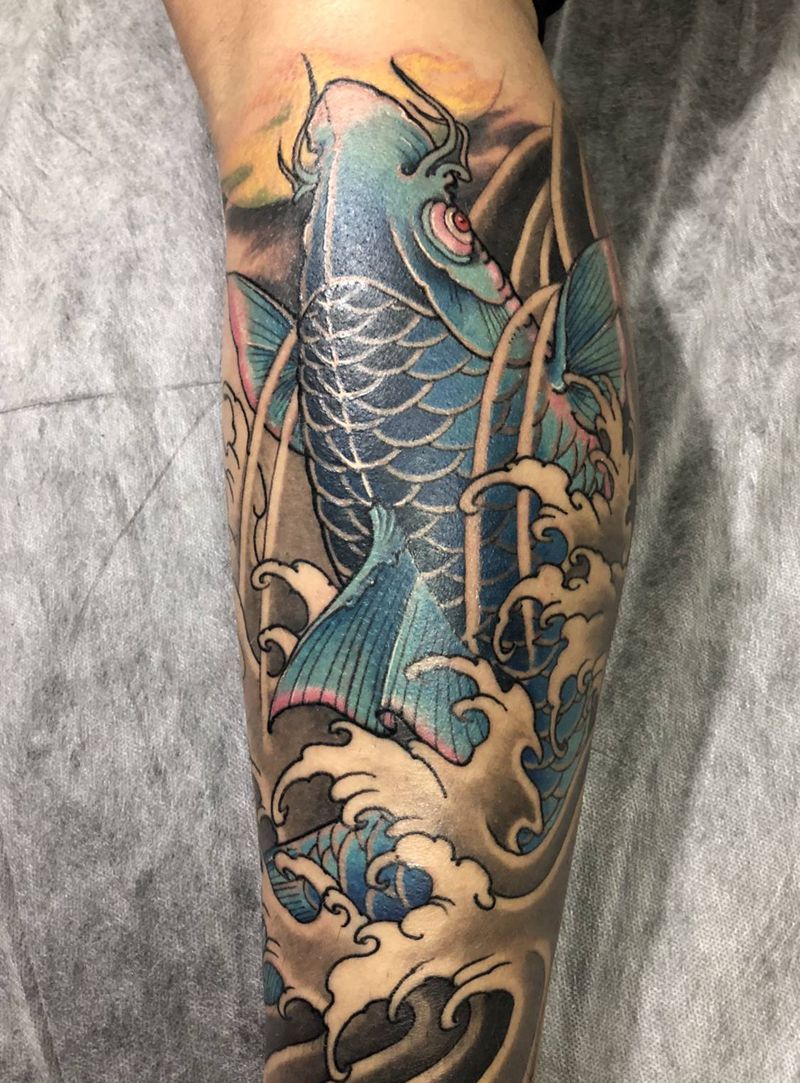 鲤鱼纹身图片_腿部新传统纹身图案
