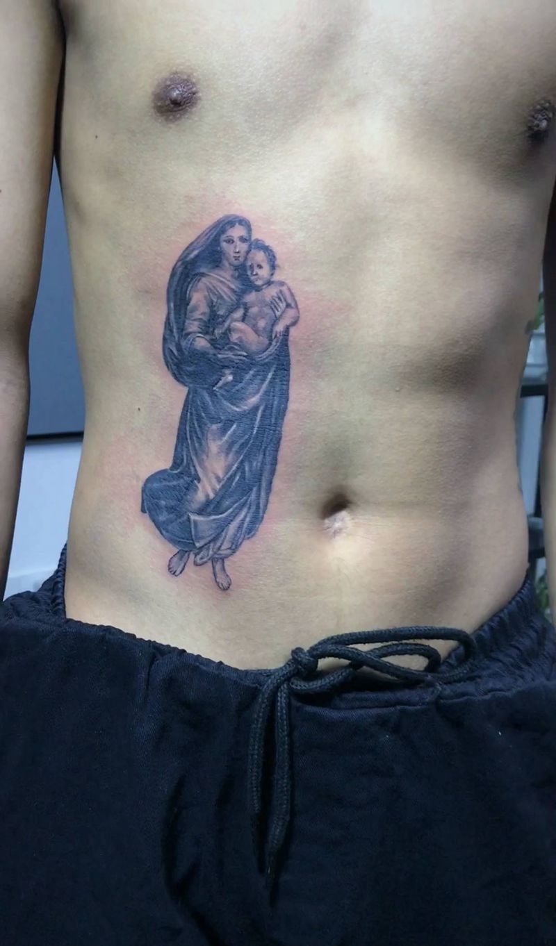 圣母纹身图片_腹部欧美写实纹身图案