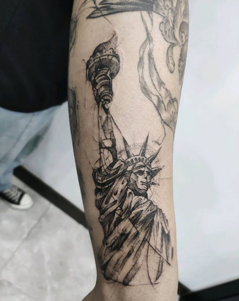 自由女神纹身图片_手臂点刺纹身图案