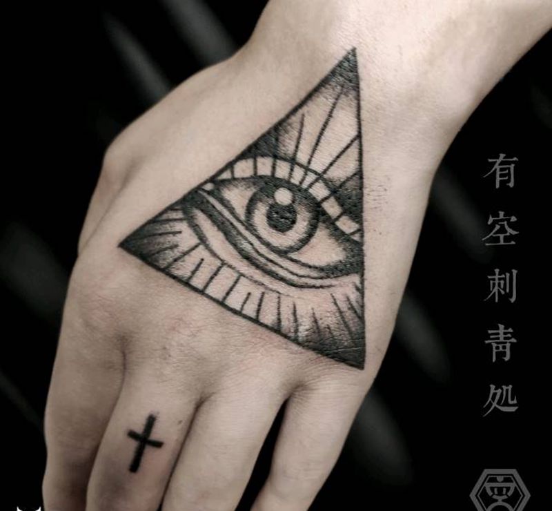全视之眼纹身图片_手部Old School纹身图案