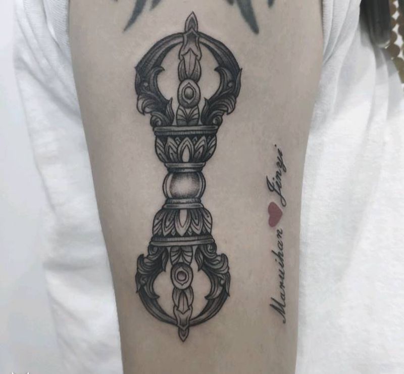 降魔杵纹身图片_点刺几何纹身图案