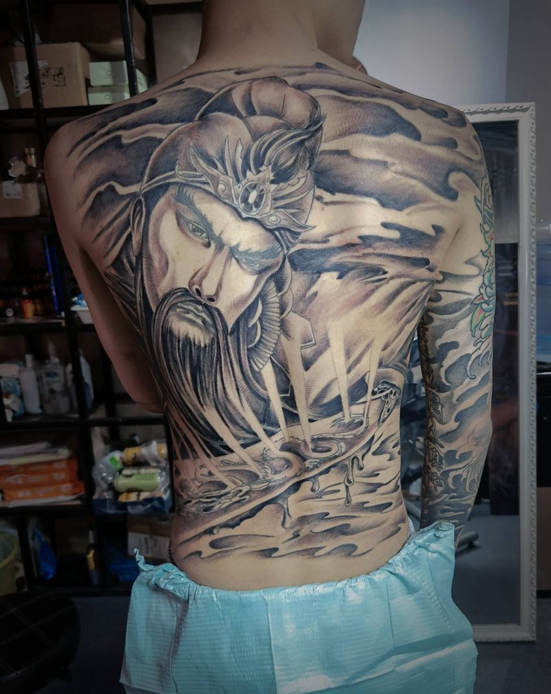 满背关公纹身图片_背部纹身图案