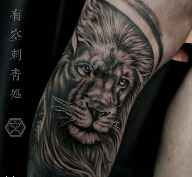 狮子遮盖纹身图片_腿部欧美写实纹身图案