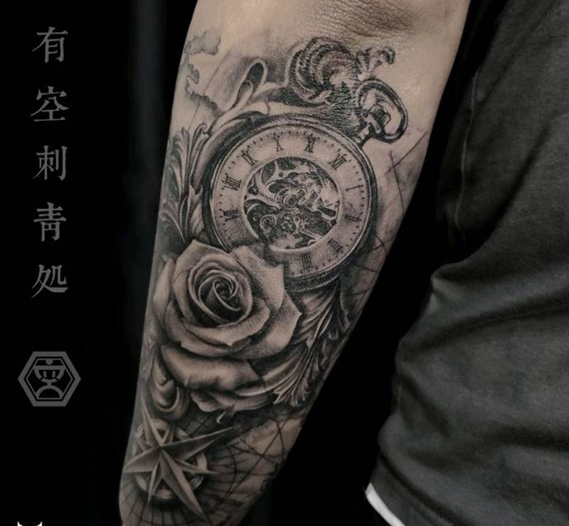 时间与方向纹身图片_手臂欧美写实纹身图案