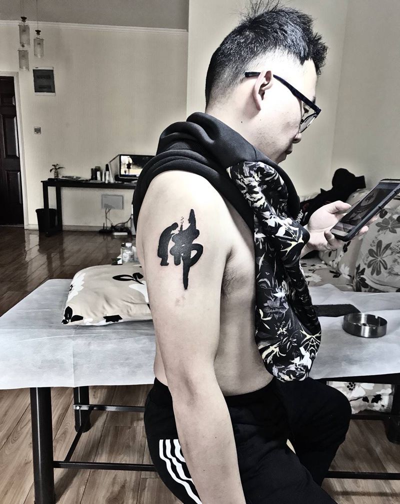 大臂佛纹身图片