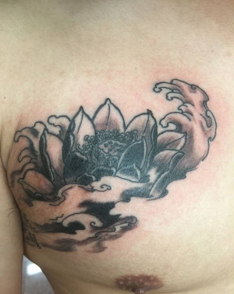 莲花纹身图片_胸部新传统纹身图案
