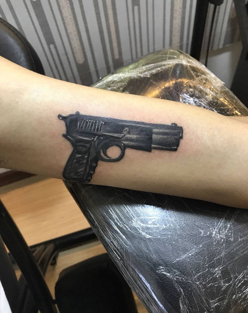 手枪纹身图片