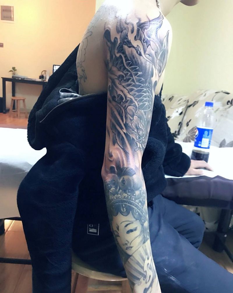 大臂锦鲤拼接花臂纹身图片