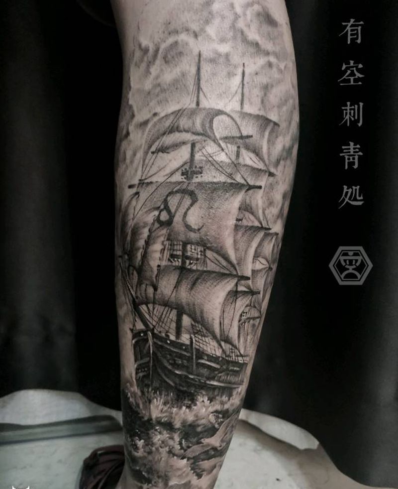 乘风破浪的狮子座♌纹身图片_腿部欧美写实纹身图案