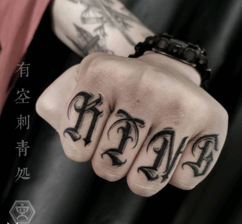 KING纹身图片_手部花体字纹身图案