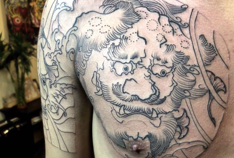 半甲简单线条纹身图片