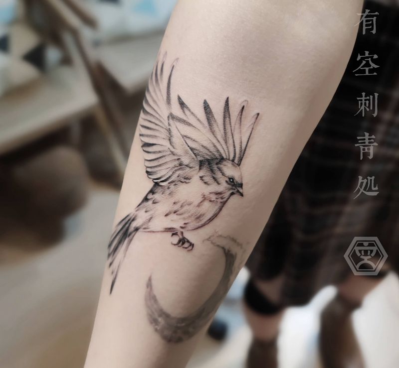 山雀纹身图片_手臂点刺欧美写实纹身图案