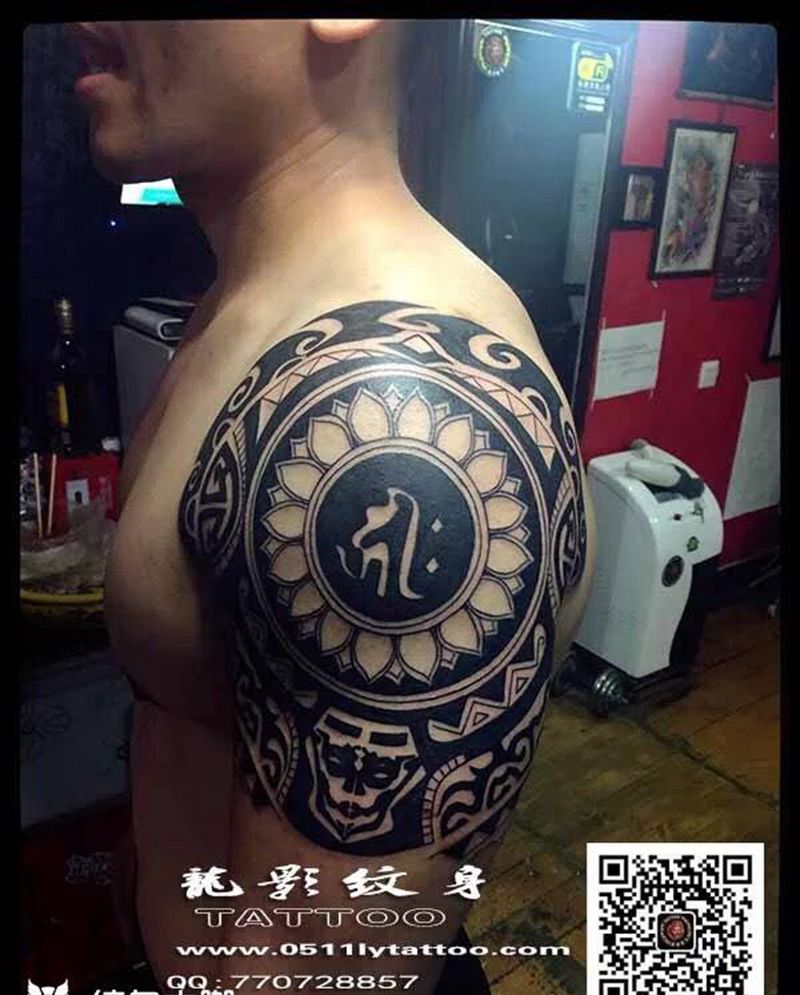 大包臂图腾纹身图片