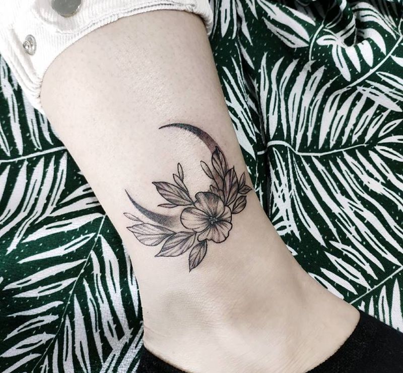 花卉遮盖纹身图片_脚部点刺纹身图案