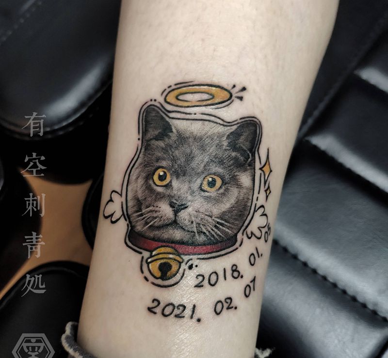 小天使猫纹身图片_腿部点刺纹身图案