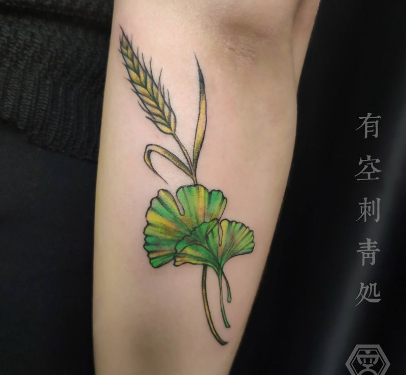 银杏盖个胎记纹身图片_手臂水彩纹身图案