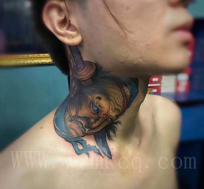 爆脖子生首纹身图片